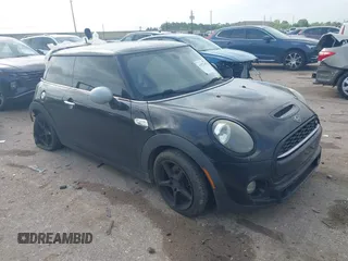2019 MINI Hardtop Cooper S z VIN WMWXP7C56K2A49415, wystawiony jako IAAI lot #41952188 z przebiegiem 143 633 mil mil oraz . Historia ofert i sprzedaży dostępna na DreamBid. Obrazek 1.
