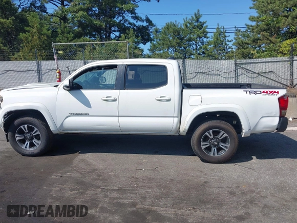 2017 Toyota Tacoma SR5 z VIN 3TMCZ5AN7HM065835, wystawiony jako IAAI lot #40250247 z przebiegiem 221 022 mil mil oraz . Historia ofert i sprzedaży dostępna na DreamBid. Obrazek 14.