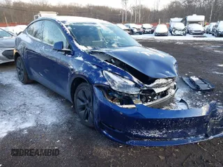 2024 Tesla Model Y Long Range with VIN 7SAYGDEE2RF129577, listed as a IAAI auction lot 41357180 with 6,697 mi miles and . Bid and sale history available at DreamBid. Image 1.