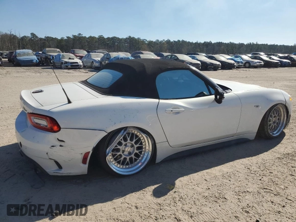2017 FIAT 124 Spider Lusso z VIN JC1NFAEK7H0119175, wystawiony jako Copart lot #89142865 z przebiegiem Nie podano mil oraz Szkoda całkowita • Salvage title. Historia ofert i sprzedaży dostępna na DreamBid. Obrazek 3.