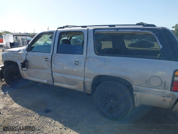 2004 GMC Yukon XL Denali with VIN 1GKFK66U64J214013, listed as a IAAI auction lot 42075928 with 277,194 mi miles. Bid and sale history available at carsss.com. Image 6.