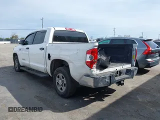 2018 Toyota Tundra 2WD SR5 with VIN 5TFEY5F12JX229395, listed as a IAAI auction lot 41860401 with 211,706 mi miles. Bid and sale history available at carsss.com. Image 3.