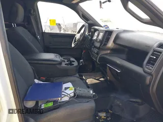 2022 Ram 2500 Tradesman с VIN 3C6UR5CL1NG322828, выставлен на аукционе IAAI как лот 41558823 с пробегом 142 287 миль миль и . История ставок и продаж доступна на DreamBid. Изображение 5.