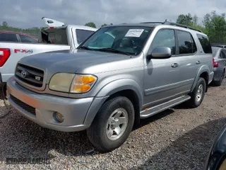 2004 Toyota Sequoia SR5 with VIN 5TDZT34A84S209752, listed as a IAAI auction lot 41953699 with 167,262 mi miles. Bid and sale history available at carsss.com. Image 2.