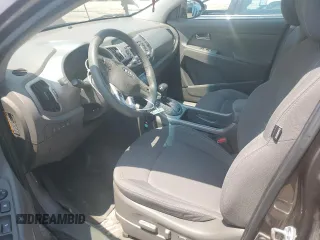 2011 Kia Sportage EX z VIN KNDPCCA27B7101294, wystawiony jako Copart lot #64284315 z przebiegiem 82 592 mil mil oraz Czysty tytuł • Clean title. Historia ofert i sprzedaży dostępna na DreamBid. Obrazek 7.