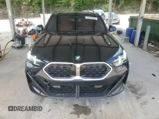 2025 BMW X2 xDrive28i z VIN WBX63GM0XS5150257, wystawiony jako Copart lot #55338625 z przebiegiem 7635 mil mil oraz Tytuł czysty. Historia ofert i sprzedaży dostępna na DreamBid. Obrazek 5.