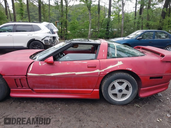 1985 Chevrolet Corvette z VIN 1G1YY078XF5129469, wystawiony jako IAAI lot #42260139 z przebiegiem 55 955 mil mil oraz . Historia ofert i sprzedaży dostępna na DreamBid. Obrazek 6.