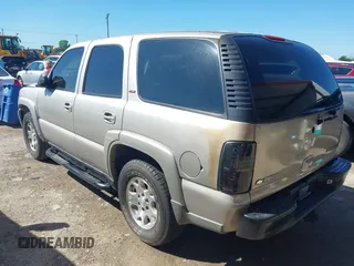 2005 Chevrolet Tahoe Z71 z VIN 1GNEC13TX5R195172, wystawiony jako IAAI lot #42080152 z przebiegiem 132 905 mil mil oraz . Historia ofert i sprzedaży dostępna na DreamBid. Obrazek 3.