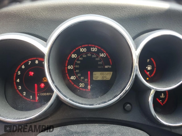 2004 Pontiac Vibe GT with VIN 5Y2SN62L14Z403135, listed as a Copart auction lot 68229654 with 186,589 mi miles and Salvage Title. Bid and sale history available at carsss.com. Image 9.