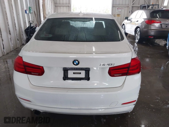2018 BMW 3 Series 320i with VIN WBA8A9C57JAH13937, listed as a IAAI auction lot 41979917 with 268,115 mi miles. Bid and sale history available at carsss.com. Image 16.