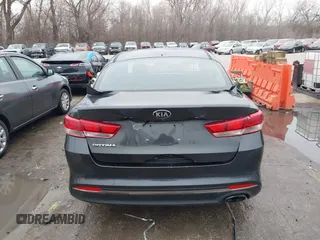 2017 Kia Optima LX z VIN 5XXGT4L38HG139029, wystawiony jako IAAI lot #41170780 z przebiegiem 131 201 mil mil oraz . Historia ofert i sprzedaży dostępna na DreamBid. Obrazek 6.