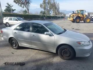 2005 Toyota Camry STD z VIN 4T1BE32K45U399095, wystawiony jako IAAI lot #41609211 z przebiegiem 244 705 mil mil oraz . Historia ofert i sprzedaży dostępna na DreamBid. Obrazek 13.