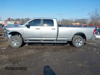 2019 Ram 2500 Big Horn with VIN 3C6UR5JL7KG650270, listed as a IAAI auction lot 41421338 with 107,405 mi miles. Bid and sale history available at carsss.com. Image 14.