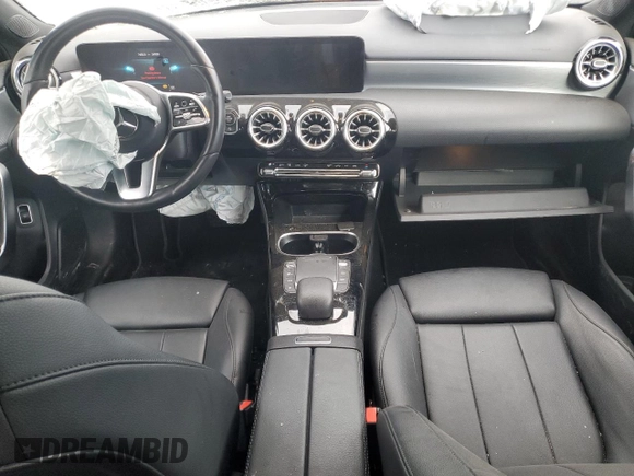 2022 Mercedes-Benz A 220 z VIN W1K3G4FB2NJ354649, wystawiony jako Copart lot #53559735 z przebiegiem Nie podano mil oraz Nie do naprawy • Non repairable. Historia ofert i sprzedaży dostępna na DreamBid. Obrazek 8.