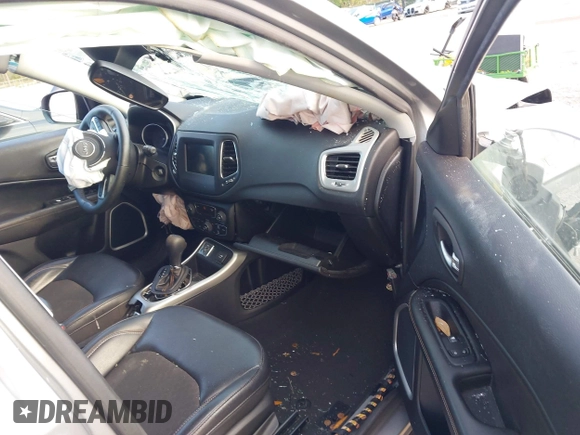 2020 Jeep Compass Altitude z VIN 3C4NJCBB6LT235321, wystawiony jako IAAI lot #42497160 z przebiegiem 25 615 mil mil oraz . Historia ofert i sprzedaży dostępna na DreamBid. Obrazek 5.
