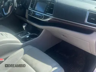 2015 Toyota Highlander Hybrid Limited with VIN 5TDDCRFH9FS013202, listed as a Copart auction lot 67056274 with 135,936 mi miles and Salvage Title. Bid and sale history available at carsss.com. Image 5.