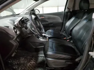 2012 Chevrolet Sonic LTZ z VIN 1G1JE5SH3C4151930, wystawiony jako Copart lot #84337574 z przebiegiem 125 606 mil mil oraz Szkoda całkowita • Salvage title. Historia ofert i sprzedaży dostępna na DreamBid. Obrazek 7.