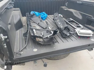 2023 Toyota Tacoma SR5 z VIN 3TMAZ5CN8PM201702, wystawiony jako IAAI lot #42060855 z przebiegiem 17 705 mil mil oraz . Historia ofert i sprzedaży dostępna na DreamBid. Obrazek 12.