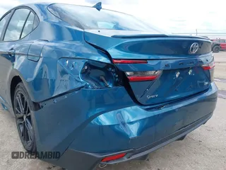 2025 Toyota Camry LE z VIN 4T1DAACK4SU518573, wystawiony jako IAAI lot #42368770 z przebiegiem 30 727 mil mil oraz . Historia ofert i sprzedaży dostępna na DreamBid. Obrazek 6.