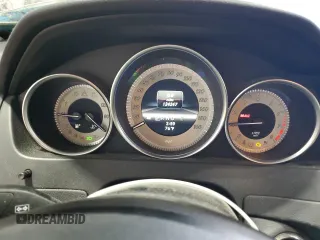 2013 Mercedes-Benz C 300 Sport z VIN WDDGF8AB2DR259172, wystawiony jako Copart lot #57073655 z przebiegiem 124 247 mil mil oraz Szkoda całkowita • Salvage title. Historia ofert i sprzedaży dostępna na DreamBid. Obrazek 9.