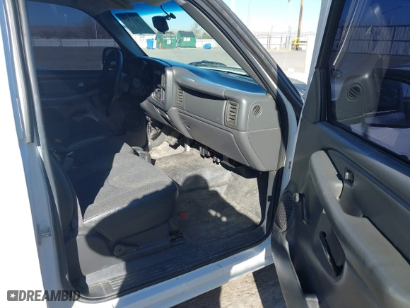 2006 Chevrolet Silverado 1500 Work Truck with VIN 3GCEC14X06G247064, listed as a IAAI auction lot 41655529 with 206,434 mi miles. Bid and sale history available at carsss.com. Image 5.