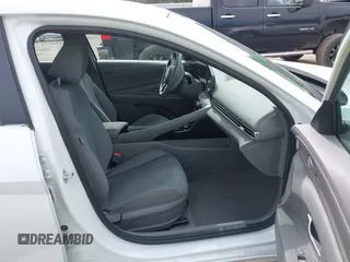 2022 Hyundai Elantra SEL z VIN 5NPLS4AG4NH081332, wystawiony jako IAAI lot #42307790 z przebiegiem 50 541 mil mil oraz . Historia ofert i sprzedaży dostępna na DreamBid. Obrazek 5.