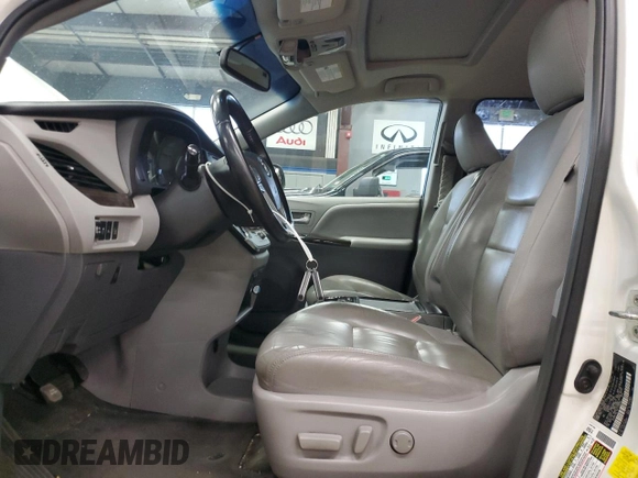 2016 Toyota Sienna Limited z VIN 5TDDK3DC1GS129633, wystawiony jako Copart lot #60228475 z przebiegiem 168 780 mil mil oraz Czysty tytuł • Clean title. Historia ofert i sprzedaży dostępna na DreamBid. Obrazek 7.