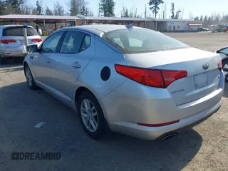 2013 Kia Optima LX z VIN KNAGM4A74D5371383, wystawiony jako IAAI lot #41756449 z przebiegiem 133 002 mil mil oraz . Historia ofert i sprzedaży dostępna na DreamBid. Obrazek 3.
