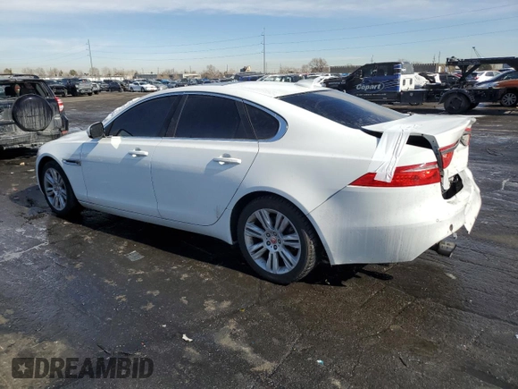 2016 Jaguar XF 35t Premium z VIN SAJBD4BV5GCY10327, wystawiony jako Copart lot #45133085 z przebiegiem 74 860 mil mil oraz Szkoda całkowita • Salvage title. Historia ofert i sprzedaży dostępna na DreamBid. Obrazek 2.
