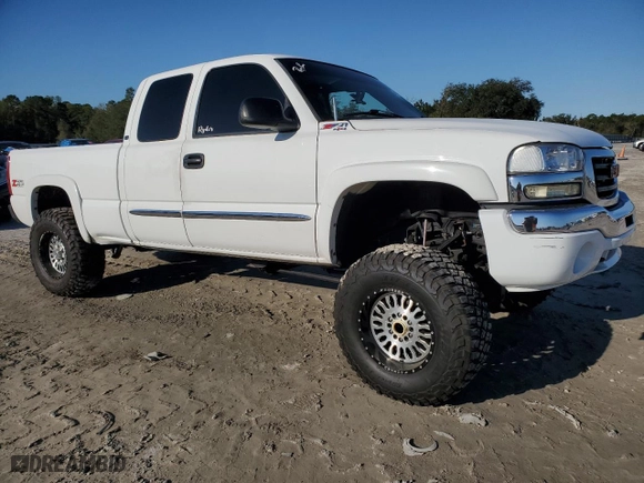 2004 GMC Sierra 1500 SLT with VIN 1GTEK19T54E331992, listed as a Copart auction lot 48469015 with 259,759 mi miles and Salvage Title. Bid and sale history available at carsss.com. Image 4.
