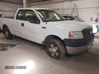 2006 Ford F-150 XLT with VIN 1FTPX14V76FA73829, listed as a IAAI auction lot 41963373 with 158,001 mi miles. Bid and sale history available at carsss.com. Image 1.