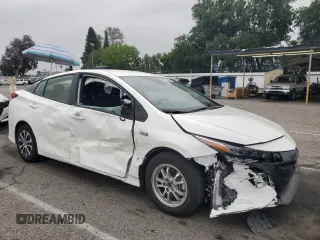 2021 Toyota Prius LE z VIN JTDKAMFP9M3196770, wystawiony jako Copart lot #54309555 z przebiegiem 21 948 mil mil oraz Szkoda całkowita • Salvage title. Historia ofert i sprzedaży dostępna na DreamBid. Obrazek 4.