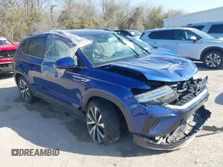 2024 Volkswagen Taos SE z VIN 3VVSX7B2XRM016729, wystawiony jako IAAI lot #41804744 z przebiegiem 34 111 mil mil oraz . Historia ofert i sprzedaży dostępna na DreamBid. Obrazek 1.