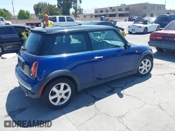 2004 MINI Hardtop с VIN WMWRC33444TC50120, выставлен на аукционе IAAI как лот 42610021 с пробегом 176 078 миль миль и . История ставок и продаж доступна на DreamBid. Изображение 4.