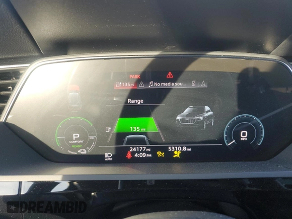 2022 Audi e-tron Premium z VIN WA1AAAGE7NB043670, wystawiony jako Copart lot #42147305 z przebiegiem 24 177 mil mil oraz Szkoda całkowita • Salvage title. Historia ofert i sprzedaży dostępna na DreamBid. Obrazek 9.