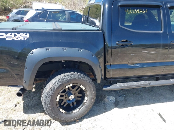 2017 Toyota Tacoma SR5 z VIN 3TMCZ5AN1HM062459, wystawiony jako IAAI lot #42138261 z przebiegiem 75 474 mil mil oraz . Historia ofert i sprzedaży dostępna na DreamBid. Obrazek 12.
