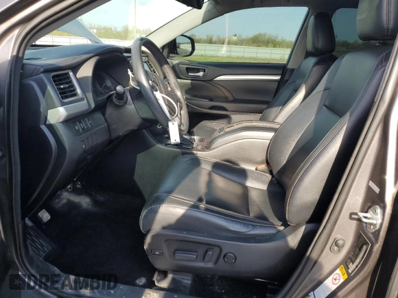 2018 Toyota Highlander SE z VIN 5TDJZRFH4JS551509, wystawiony jako Copart lot #56700765 z przebiegiem 133 320 mil mil oraz Szkoda całkowita • Salvage title. Historia ofert i sprzedaży dostępna na DreamBid. Obrazek 7.