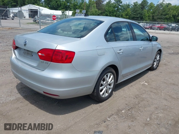 2013 Volkswagen Jetta SE с VIN 3VWDX7AJ1DM215013, выставлен на аукционе IAAI как лот 42774806 с пробегом Не указан миль и . История ставок и продаж доступна на DreamBid. Изображение 4.