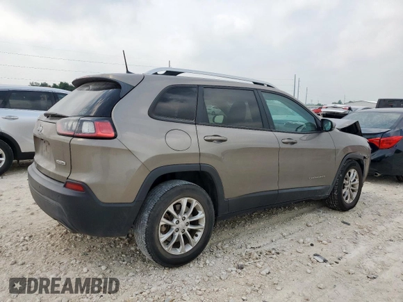 2020 Jeep Cherokee Latitude z VIN 1C4PJLCX7LD511157, wystawiony jako Copart lot #56926835 z przebiegiem 108 618 mil mil oraz Szkoda całkowita • Salvage title. Historia ofert i sprzedaży dostępna na DreamBid. Obrazek 3.