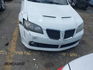 2009 Pontiac G8 z VIN 6G2ER57709L194771, wystawiony jako IAAI lot #42177663 z przebiegiem 249 066 mil mil oraz . Historia ofert i sprzedaży dostępna na DreamBid. Obrazek 6.