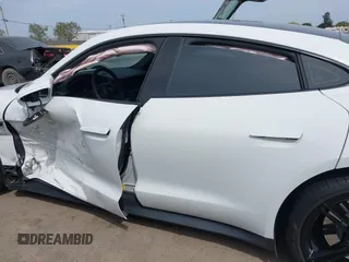 2022 Porsche Taycan z VIN WP0AA2Y12NSA13356, wystawiony jako IAAI lot #42083009 z przebiegiem Nie podano mil oraz . Historia ofert i sprzedaży dostępna na DreamBid. Obrazek 13.