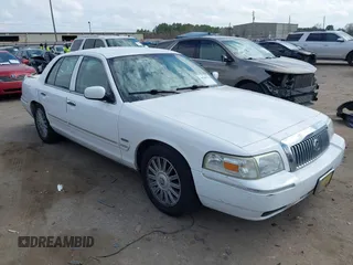 2009 Mercury Grand Marquis LS with VIN 2MEHM75V39X622111, listed as a IAAI auction lot 41509576 with 197,552 mi miles. Bid and sale history available at carsss.com. Image 1.