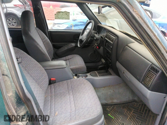 1997 Jeep Cherokee Sport with VIN 1J4FJ68S8VL500942, listed as a IAAI auction lot 40810846 with 224,782 mi miles. Bid and sale history available at carsss.com. Image 5.