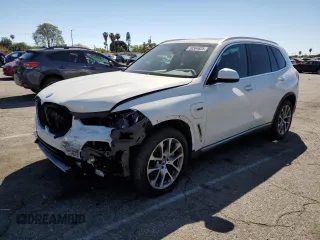 2023 BMW X5 xDrive45e z VIN 5UXTA6C02P9P99227, wystawiony jako Copart lot #50364625 z przebiegiem Nie podano mil oraz Szkoda całkowita • Salvage title. Historia ofert i sprzedaży dostępna na DreamBid. Obrazek 1.