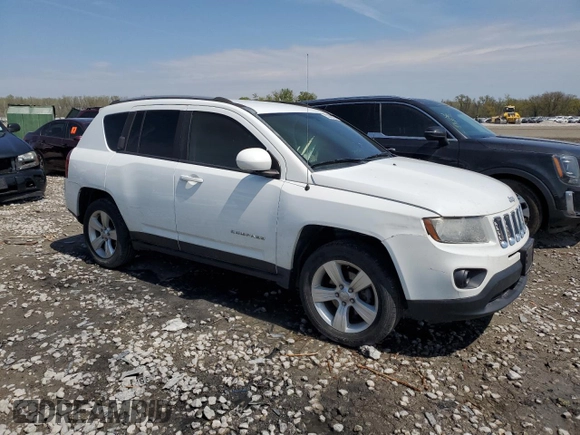 2016 Jeep Compass Latitude z VIN 1C4NJDEB6GD594486, wystawiony jako Copart lot #53440825 z przebiegiem Nie podano mil oraz Szkoda całkowita • Salvage title. Historia ofert i sprzedaży dostępna na DreamBid. Obrazek 4.