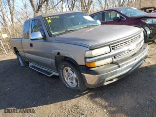 2000 Chevrolet Silverado 1500 LS with VIN 2GCEC19TXY1399466, listed as a IAAI auction lot 41814297 with 275,725 mi miles. Bid and sale history available at carsss.com. Image 1.