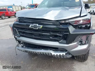 2023 Chevrolet Colorado 4WD Z71 with VIN 1GCPTDEK6P1137701, listed as a IAAI auction lot 40774940 with 10,818 mi miles. Bid and sale history available at carsss.com. Image 6.