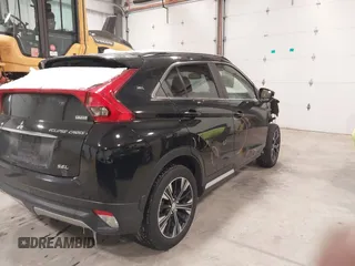 2018 Mitsubishi Eclipse Cross SE z VIN JA4AT5AA8JZ068425, wystawiony jako IAAI lot #41333765 z przebiegiem 64 000 mil mil oraz . Historia ofert i sprzedaży dostępna na DreamBid. Obrazek 4.