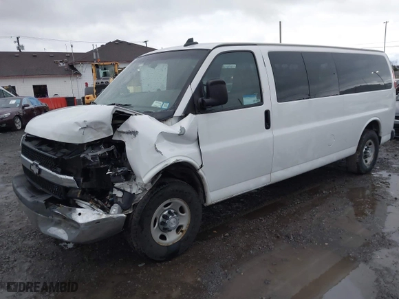 2017 Chevrolet Express Passenger LT with VIN 1GAZGPFG5H1196354, listed as a IAAI auction lot 40938913 with 117,647 mi miles. Bid and sale history available at carsss.com. Image 18.