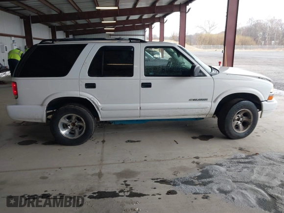 2004 Chevrolet Blazer LS z VIN 1GNDT13X64K129093, wystawiony jako IAAI lot #41860109 z przebiegiem 175 588 mil mil oraz . Historia ofert i sprzedaży dostępna na DreamBid. Obrazek 13.